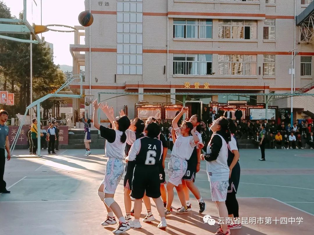 篮球传球技术教学步骤_篮球精妙的传球技巧是什么_传球篮球精妙技巧是指