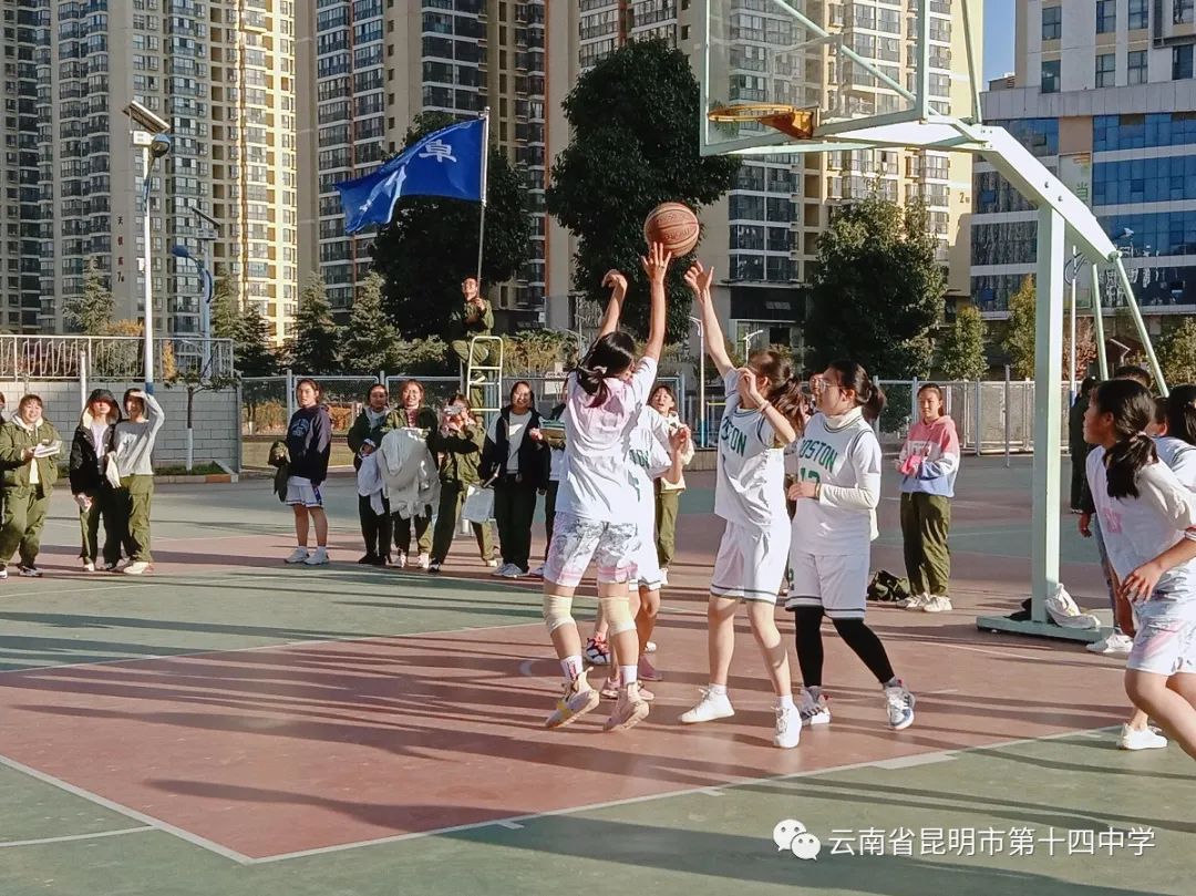 篮球精妙的传球技巧是什么_篮球传球技术教学步骤_传球篮球精妙技巧是指