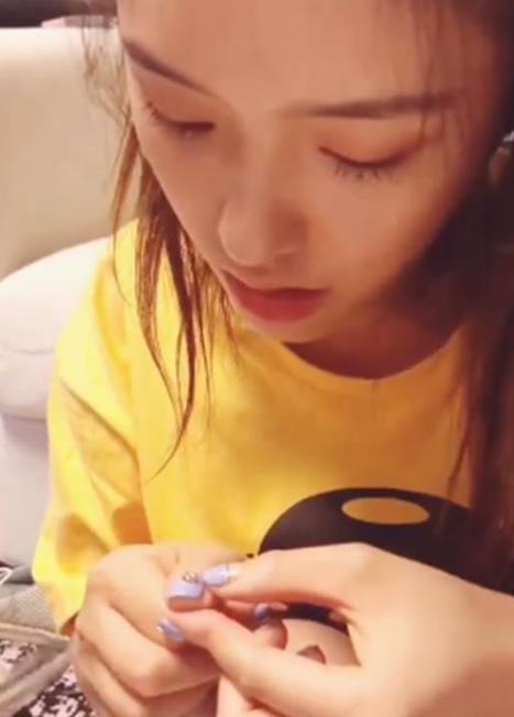 美甲小教程_美甲生活小技巧_美甲小步骤