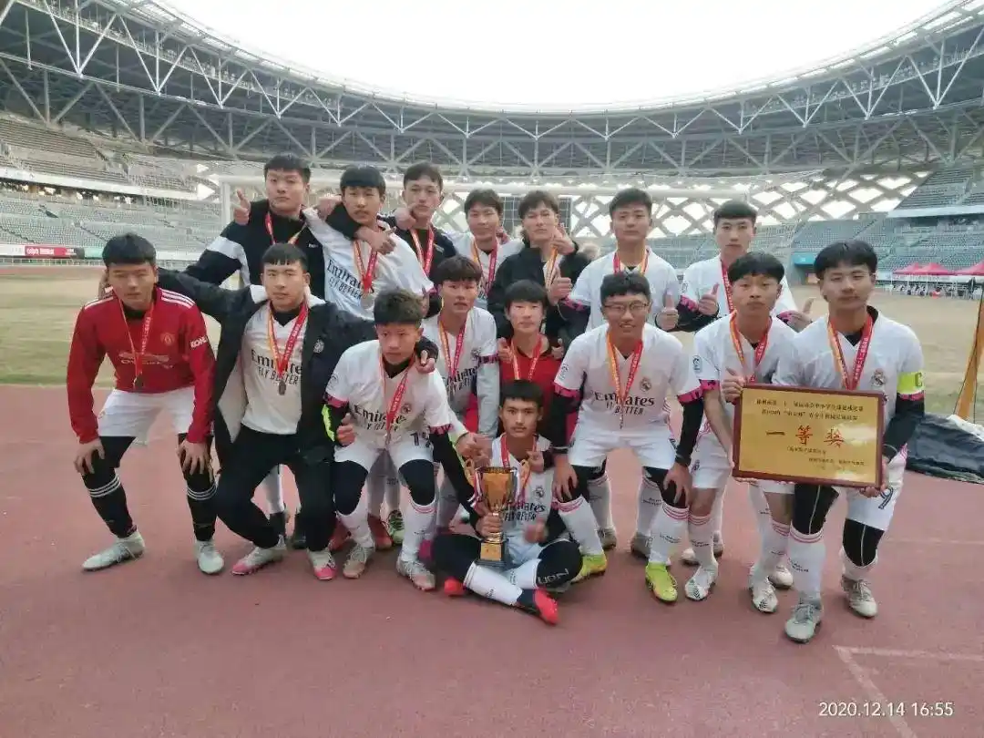 高中足球联赛冠军_大集中学足球冠军_冠军足球俱乐部