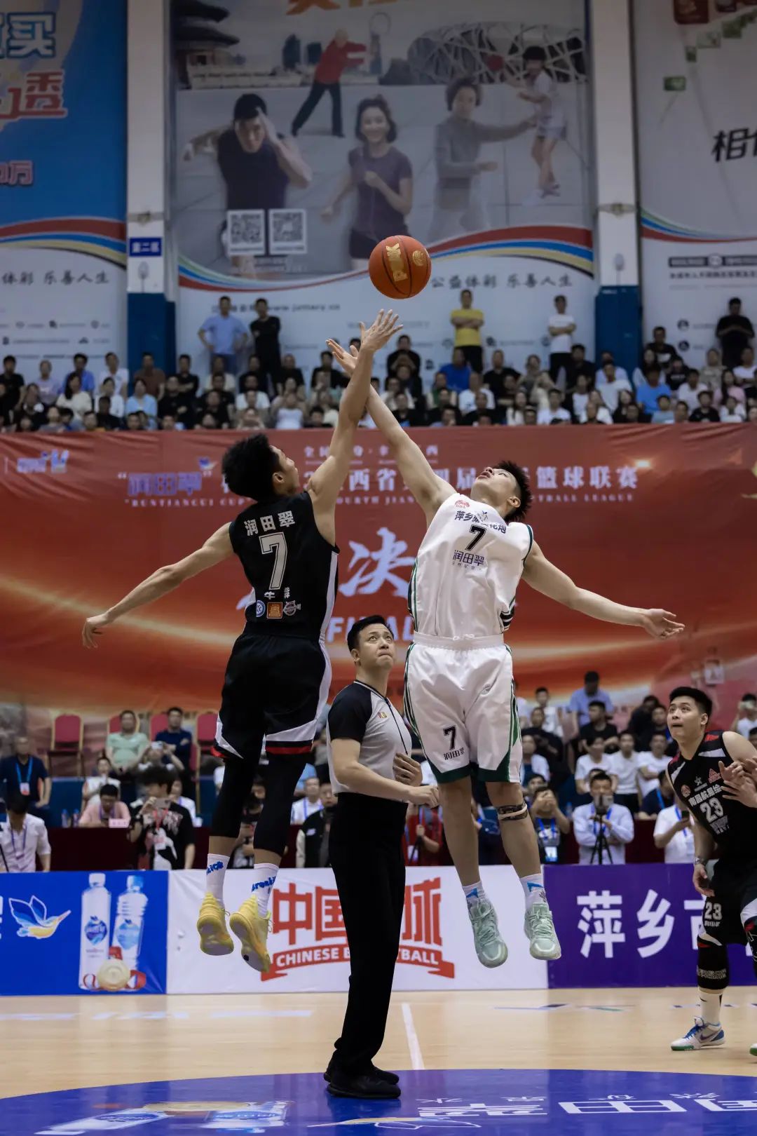 萍乡有获得过江西篮球冠军吗_萍乡篮球最厉害的人_萍乡篮球第一人