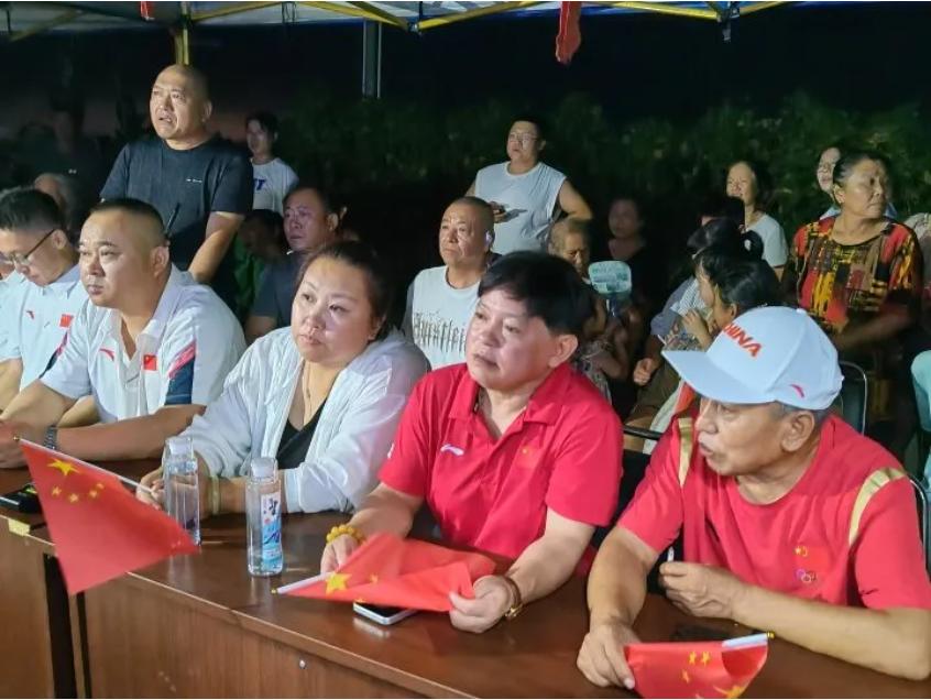 举重冠军国外_英国四口之家举重冠军_举重世界冠军
