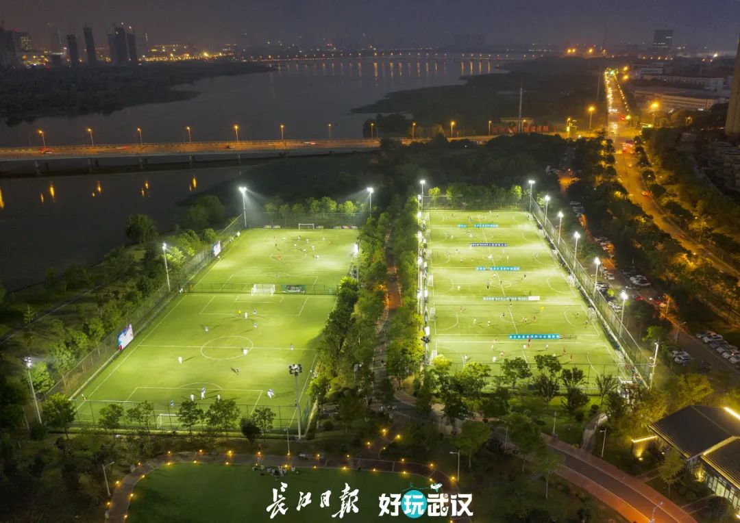 武汉足球队夺得过全国冠军吗_武汉足球比赛结果_8月22日武汉足球比赛冠军